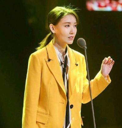 被白百合告密星途陨落,“隐退”7年后,靠演妖艳美人终于翻身(白百合复出)