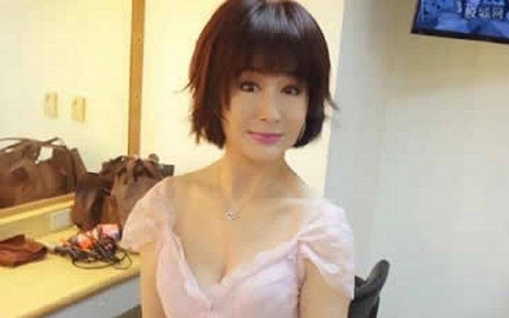 李若彤仍然是一个安静的偶像。分手死亡后,她现在活得像一盏灯。