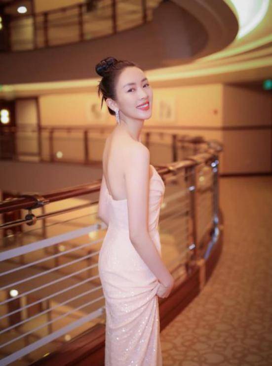 张国立儿子暴打(张国立儿子当街暴打女友)