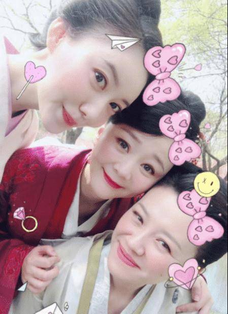 39岁的高露有两个孩子。女儿凹造型太美,4岁的儿子却像爷爷。