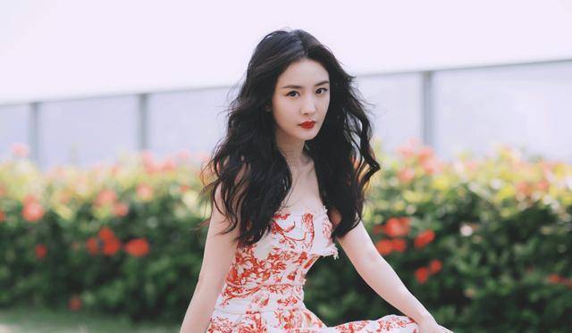 感情丰富的杜淳放弃了很多女明星，最后被第二任妻子追到手。