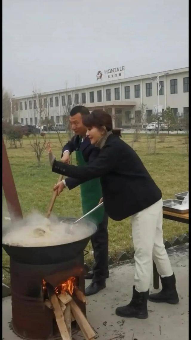 主持人方琼儿子的照片(方琼主持人结婚了吗)