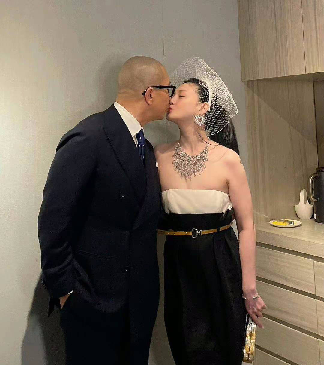 汪小菲庙幽会结婚，张兰首先谈到了新媳妇的标准。承认一段新欢就这么难吗？