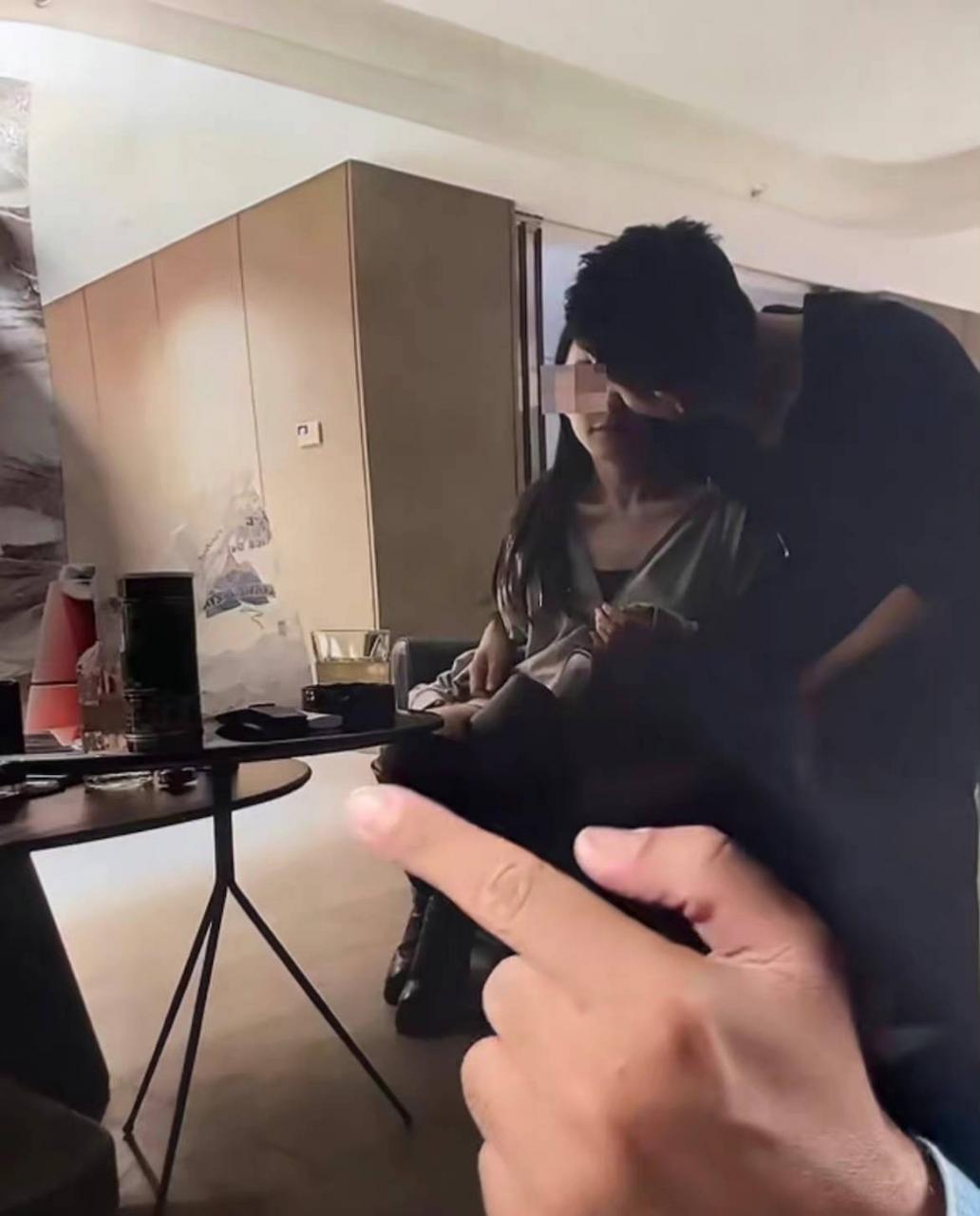 汪小菲庙幽会结婚,张兰首先谈到了新媳妇的标准。承认一段新欢就这么难吗?