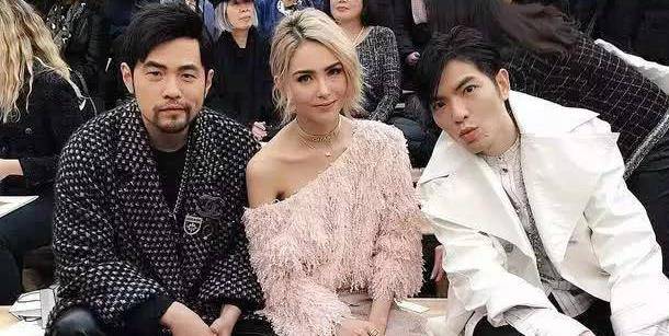 周:六年后,他回来了,又创造了一个奇迹。他娶了一个年轻的模特昆凌,她在四年内失去了生命。