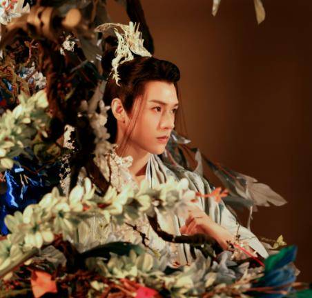 103010发拍摄花絮,主演商务照好看,网友:支持剧漫分离。