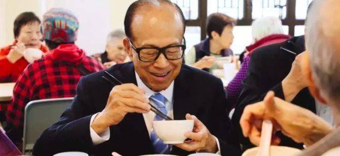 李泽楷力捧24岁美女(李泽楷女友节俭人设)