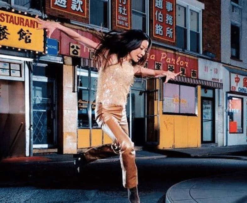 事业精彩、感情黯淡，相恋18年一直未婚，杨紫琼一生精彩纷呈(杨紫琼感情经历)