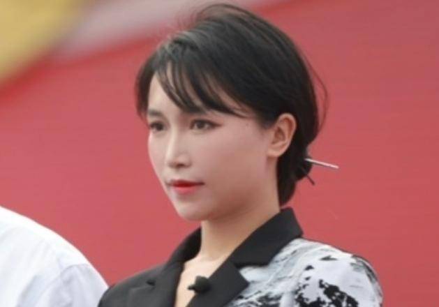 农耕文明大使李紫在消失两个月后出现,但脸色看起来很奇怪。