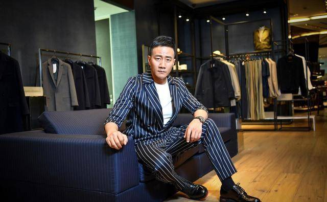 胡军女儿在海边晒美照,19岁的身材堪比超模。网友表示:时尚太猛了。