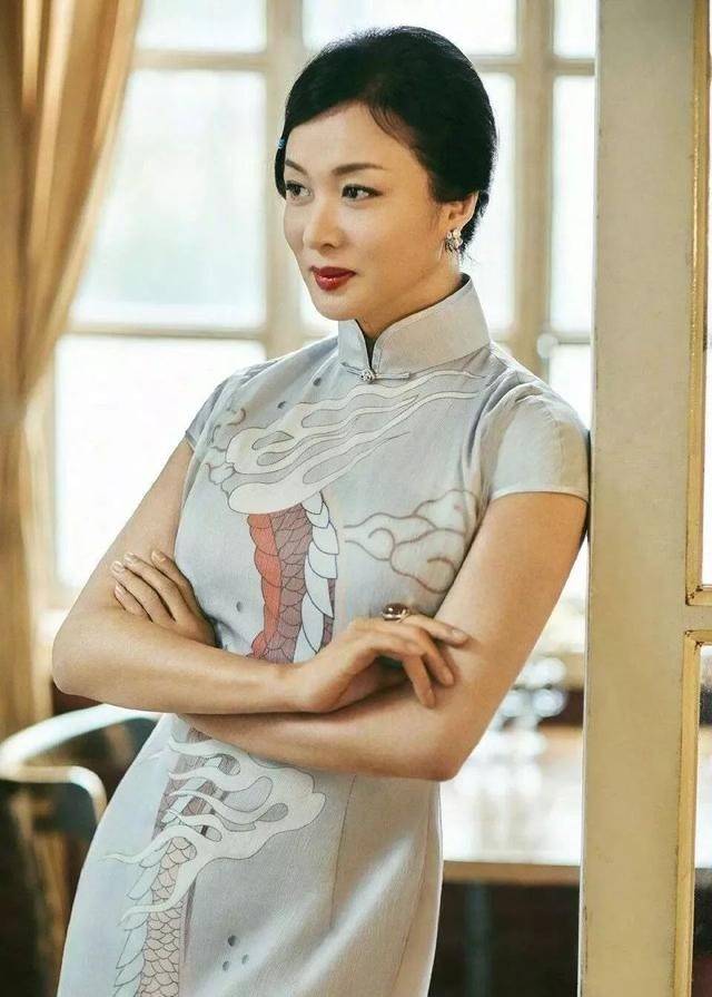 他竭尽全力娶了维纳斯，毫无怨言地养育了三个非亲生的孩子，但夫妻俩的生活依然幸福。