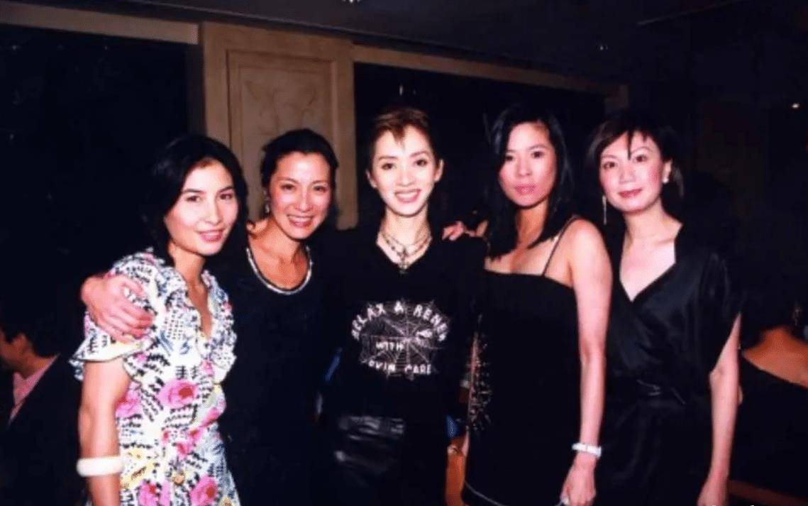 事业精彩、感情黯淡,相恋18年一直未婚,杨紫琼一生精彩纷呈(杨紫琼感情经历)