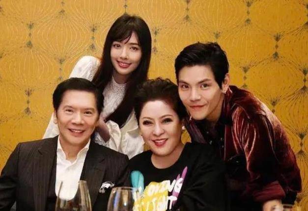 初恋归来,他竟抛下婚礼上的孕妻(当然,这些都是她的豪门老公)