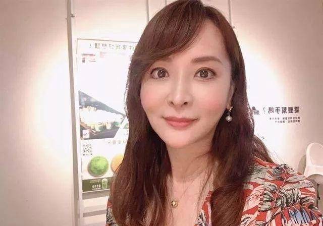 母亲重男轻女被儿子赶出家门(感觉妈妈重男轻女迫不及待把自己嫁出去)