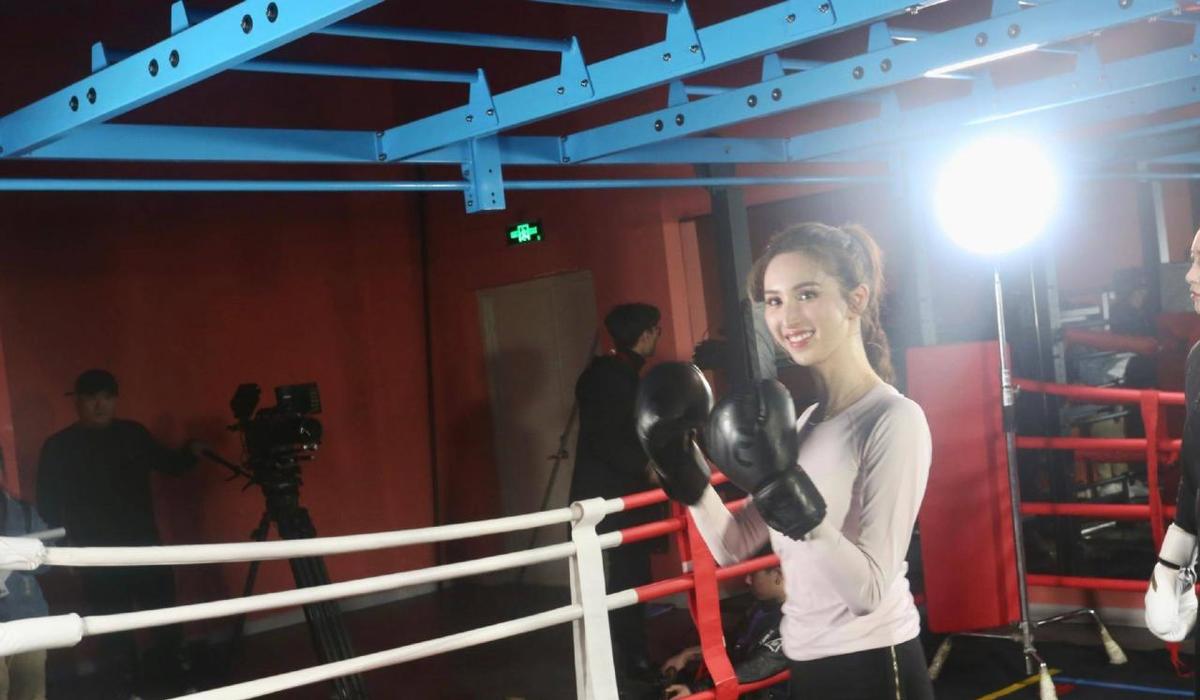 体操冠军被富婆追求(嫁给富豪的体操运动员)