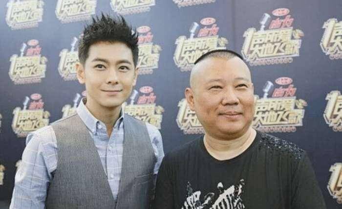 他是真正的“不死男神”，老婆是超女亚军，现在40元20岁还没孩子。