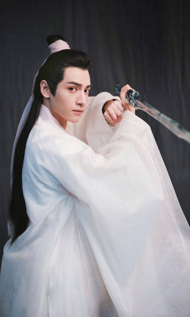 怎么形容罗云熙的颜值(罗云熙才艺)