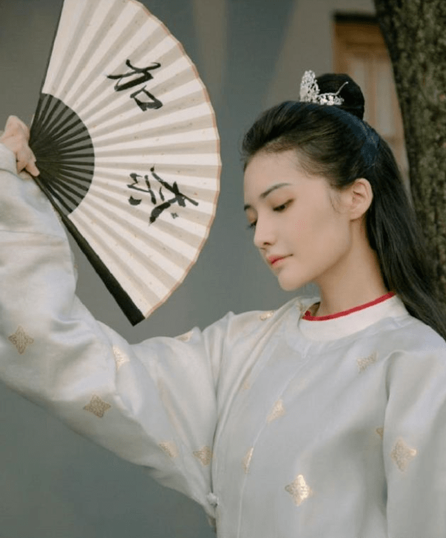 新疆女演员佳奈《梦华录》好漂亮!这就比刘的运更神奇了