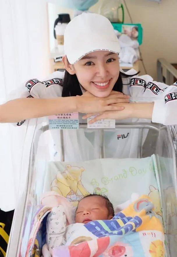 疑似有喜！39岁TVB上位花旦结婚后突然辞演两部剧集视帝老婆顶上(TVB视帝再传婚变)