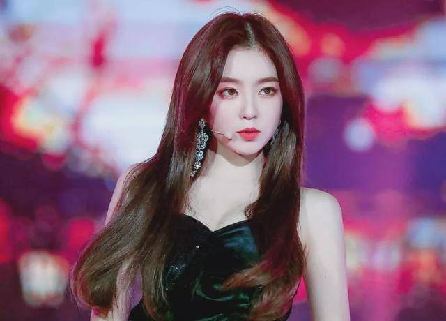 韩国女星被疑霸凌后还能复出,在杂志上开频道被赞,受害者却自杀了。