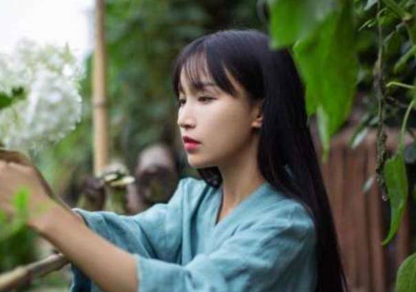 农耕文明大使李紫在消失两个月后出现,但脸色看起来很奇怪。