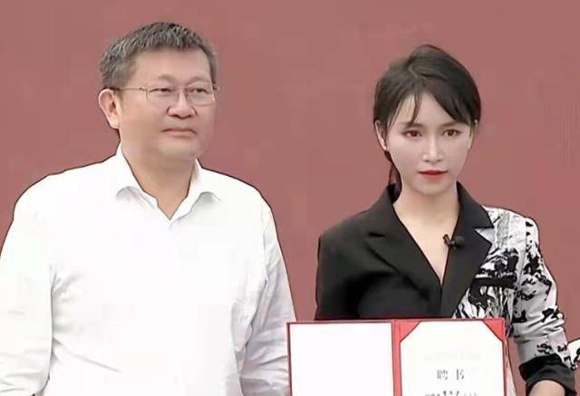 农耕文明大使李紫在消失两个月后出现,但脸色看起来很奇怪。