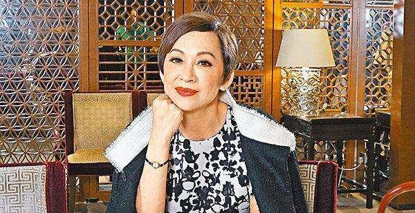 爱余安安:她14岁恋爱,24岁结婚离开,至今仍向往爱情。