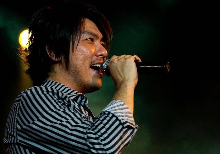 阿杜还唱歌吗(歌手阿杜现在在哪:歌手阿杜为何消失了)