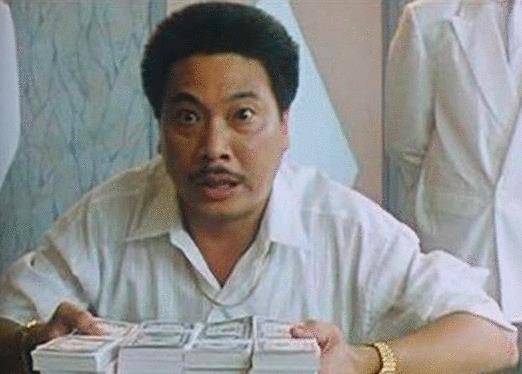 67岁的吴孟达近况很少曝光,四肢细长,肚子圆圆的,练太极时精神很好。