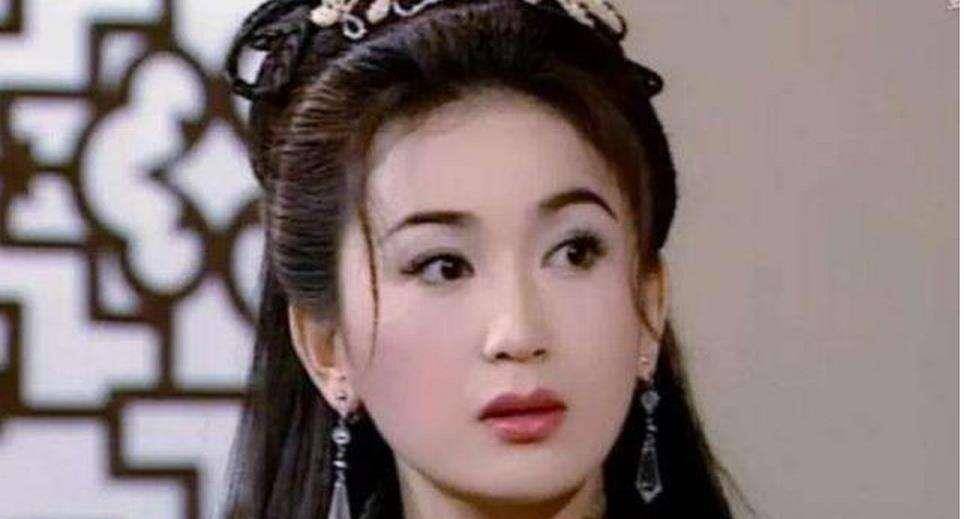 53岁时，温碧霞深刻地解释了“一个女人决不能老”。