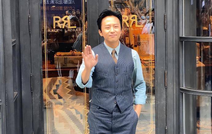 邓超穿西装照片(邓超西装照)