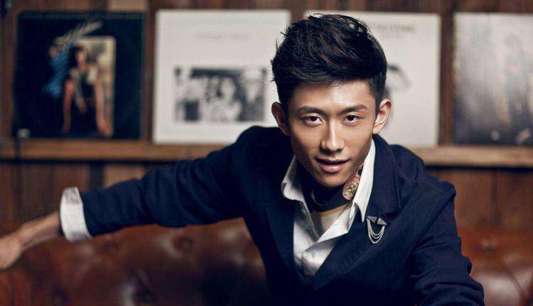 Zray的恋情又添一锤，疑似一夜未归。网友：快30岁了。谈恋爱有什么不好？