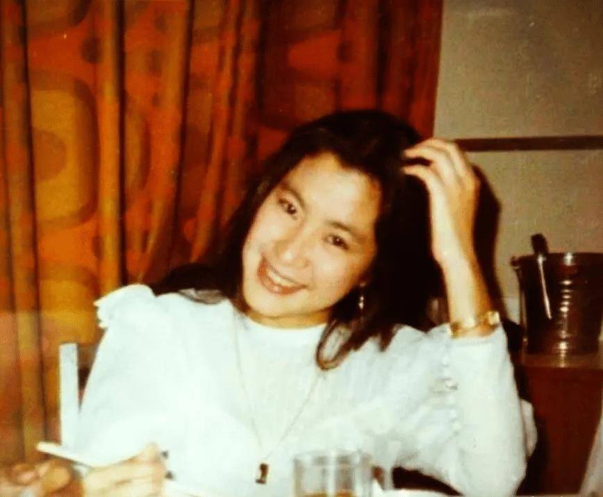 事业精彩、感情黯淡,相恋18年一直未婚,杨紫琼一生精彩纷呈(杨紫琼感情经历)