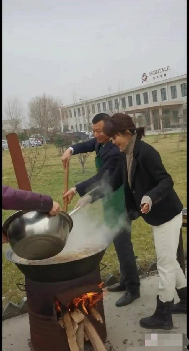 主持人方琼儿子的照片(方琼主持人结婚了吗)