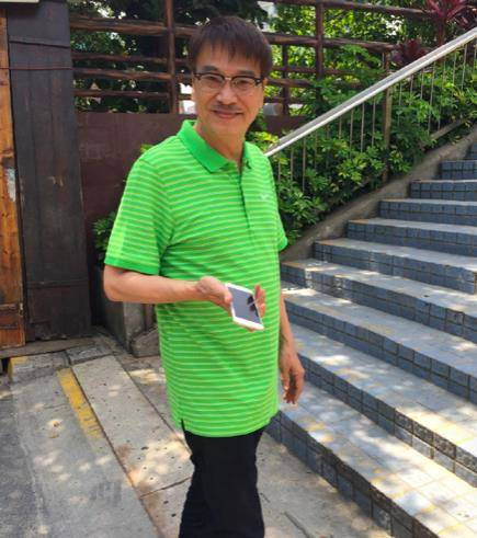 67岁的吴孟达近况很少曝光,四肢细长,肚子圆圆的,练太极时精神很好。