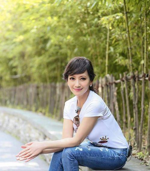 白素贞胡媚娘赵雅芝(白素贞赵雅芝剧照)