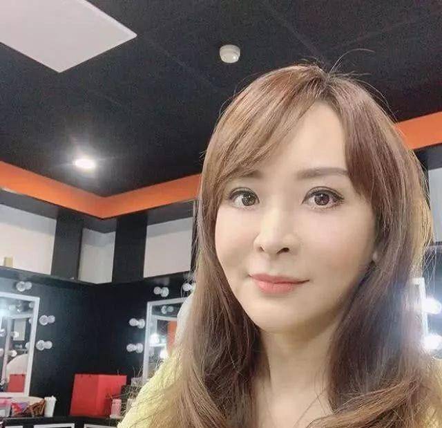母亲重男轻女被儿子赶出家门(感觉妈妈重男轻女迫不及待把自己嫁出去)