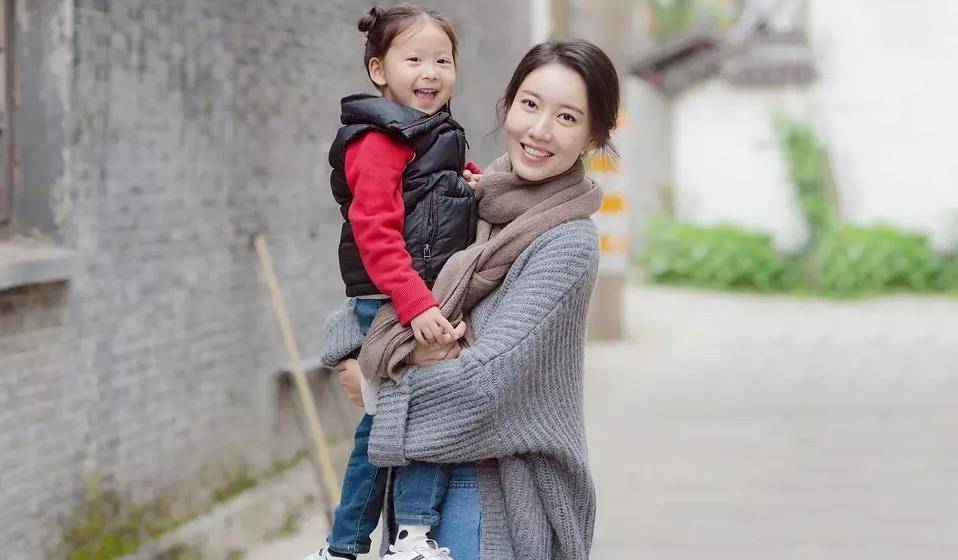 内地女演员高露(高秀晶演员)