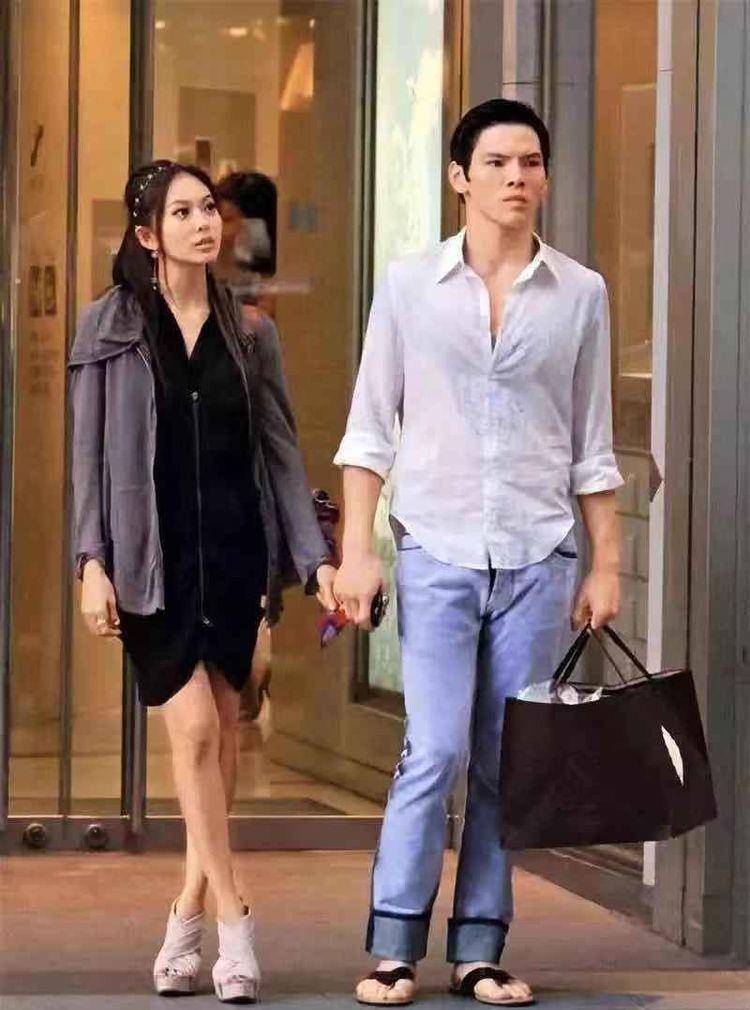 向佐前妻图片(向佐结婚豪宅)