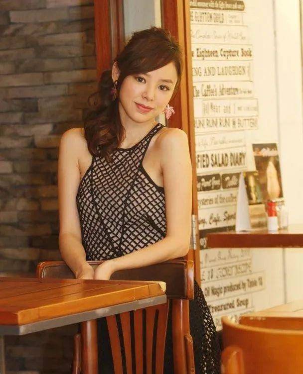 疑似有喜！39岁TVB上位花旦结婚后突然辞演两部剧集视帝老婆顶上(TVB视帝再传婚变)