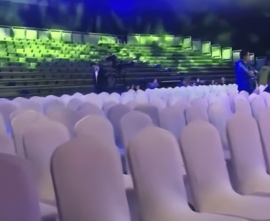 杰克逊易：考官被问及他的特权。他动了谁的奶酪？