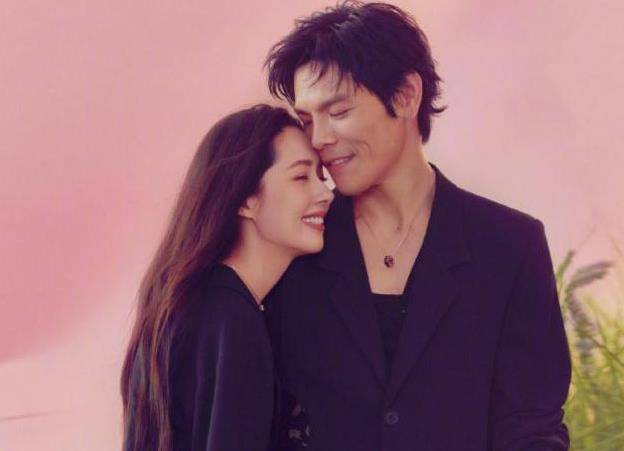 初恋归来,他竟抛下婚礼上的孕妻(当然,这些都是她的豪门老公)