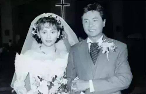 爱余安安：她14岁恋爱，24岁结婚离开，至今仍向往爱情。