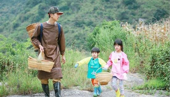 吴尊女儿小时候照片(吴尊晒女儿)