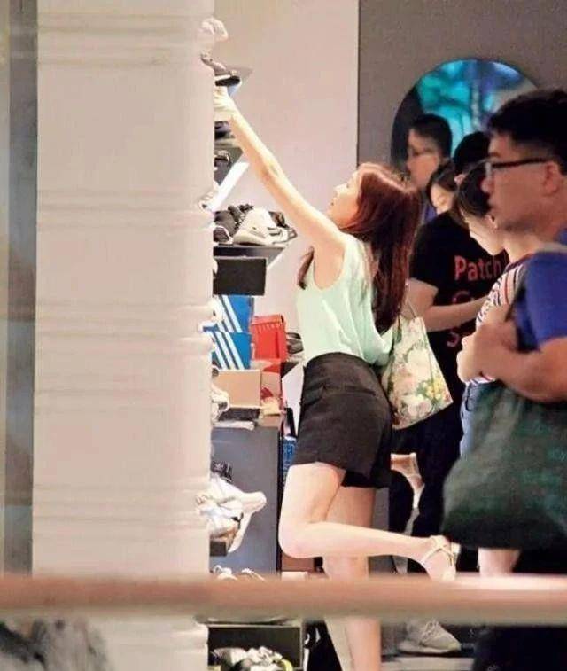 李泽楷力捧24岁美女(李泽楷女友节俭人设)