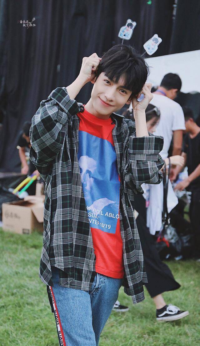 怎么形容罗云熙的颜值(罗云熙才艺)