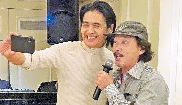 他的妻子透露了廖启智住院期间的情况：他勉强吃一日三餐，发哥曾多次鼓励他。