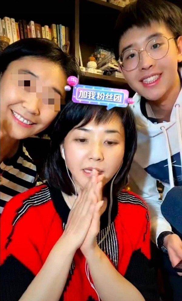 主持人方琼儿子的照片(方琼主持人结婚了吗)