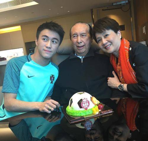 我妻子在同一个地方出了车祸。何鸿燊为什么不允许调查?霍英东揭开了其中的奥秘。