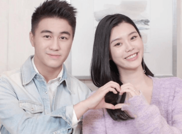 奚梦瑶晒出何猷君透视健身照,生下8个月女紧身衣,穿起来很松的感觉,减肥太快。